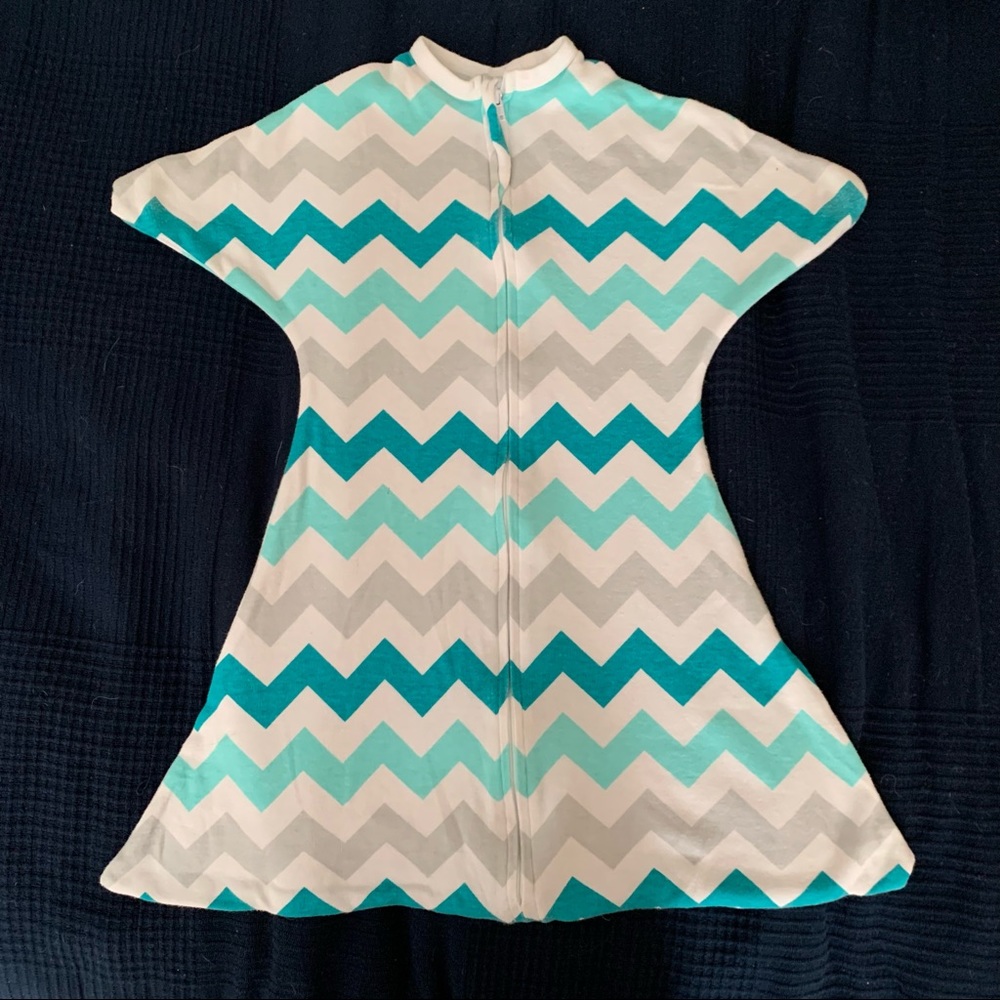 Zipadee zip swaddle transition. Size small